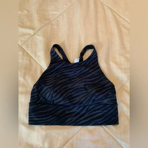 Lululemon sport bra size 8 - Picture 3 of 5